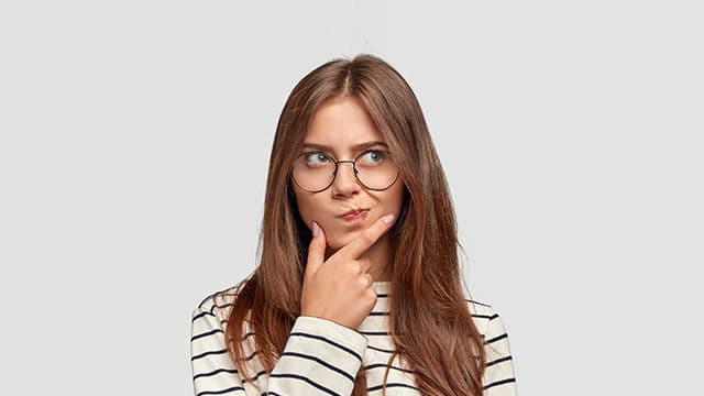 考えている女性